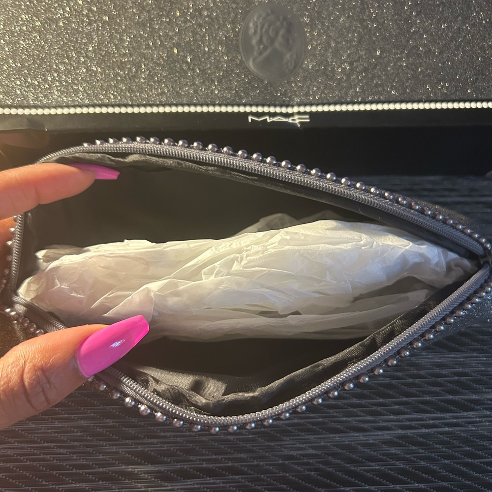 MAC Mineralized Brush Bag